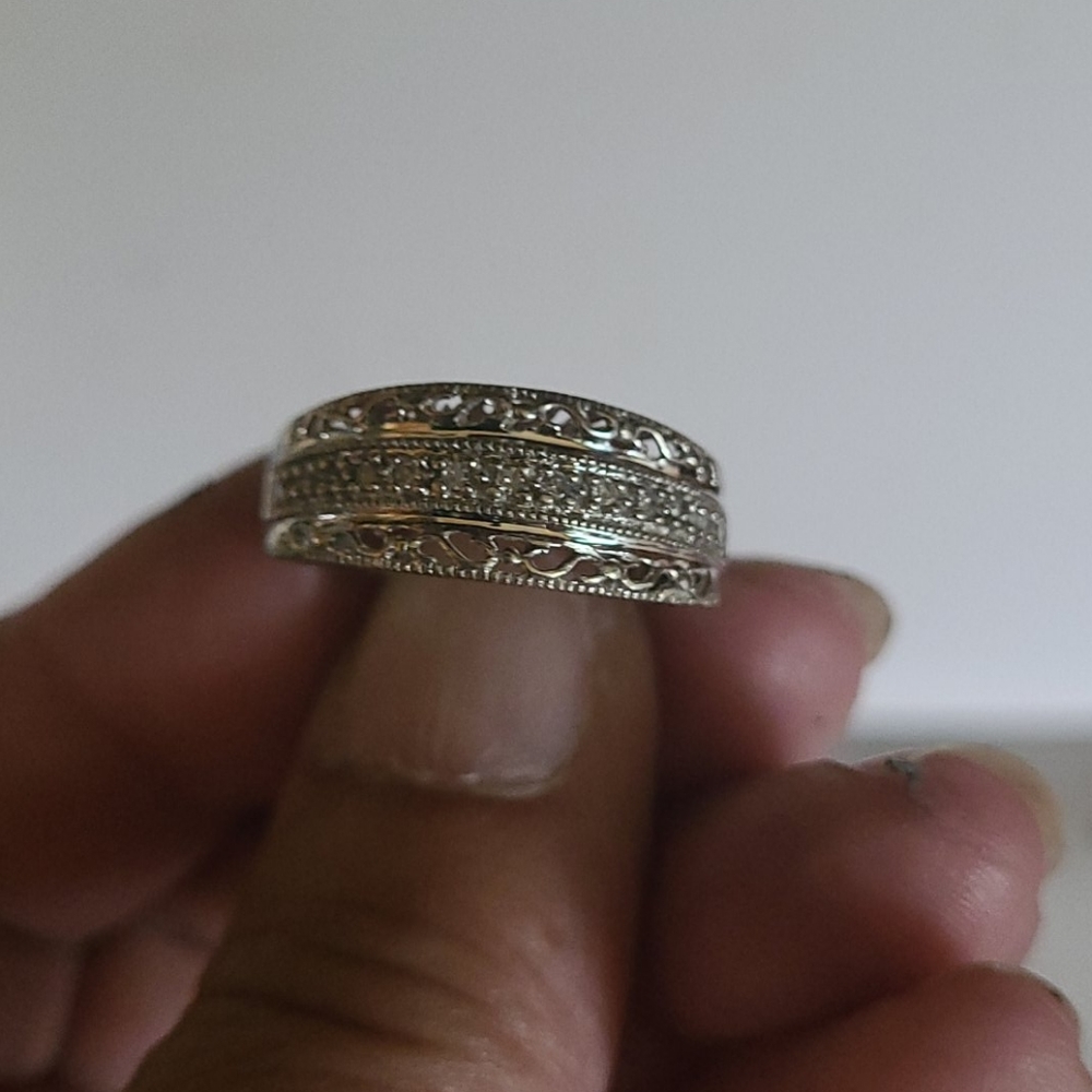 14 karat white gold & diamonds ring